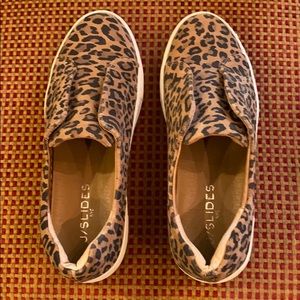 Leopard j/slides